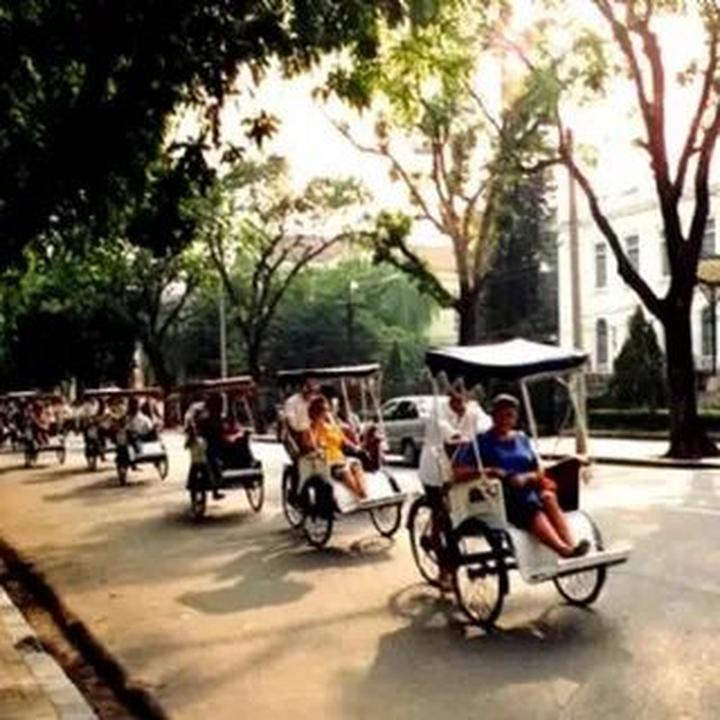 Chuyên gia Hotspot Matrix phân tích: Triệu Lộ Tư cắt phăng mái tóc và marketing video